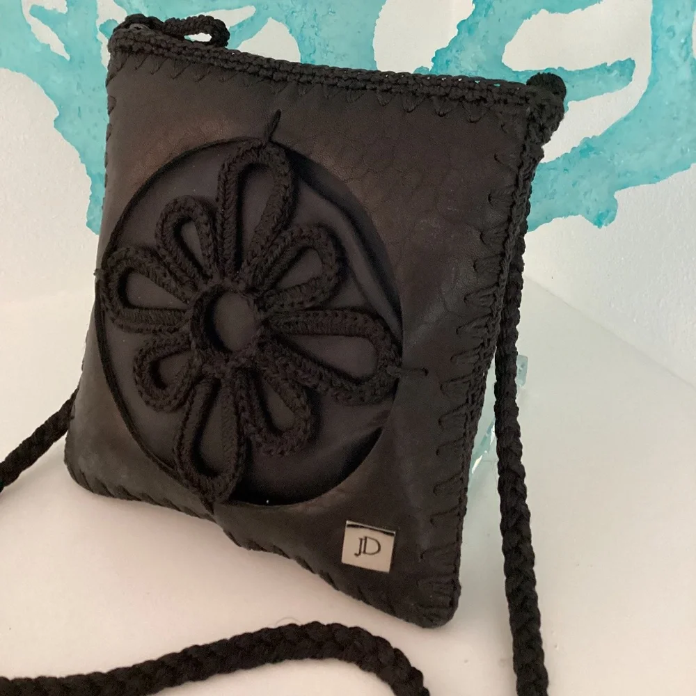 NEW JD BLACK LEATHER & CROCHET FLORAL CUT OUT ACCENT SMALL CROSSBODY BAG